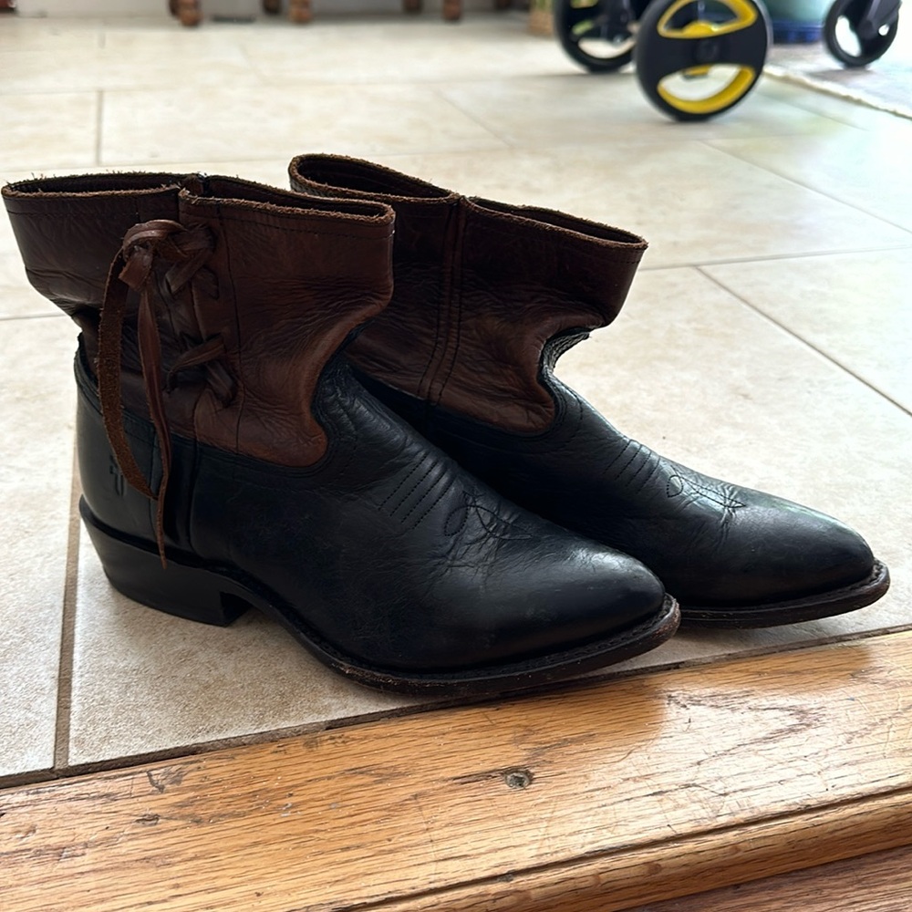 Frye Billy Cross Stitch Short Boot, black and brown leather size 6